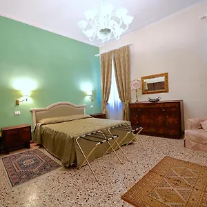 https://chandeliers-apartment.hotelslidodijesolo.com